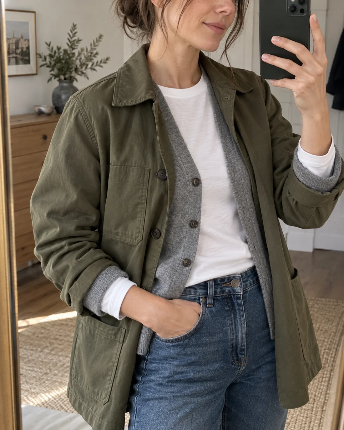 Smooth clothing layers with flat sleeves and cuffs.